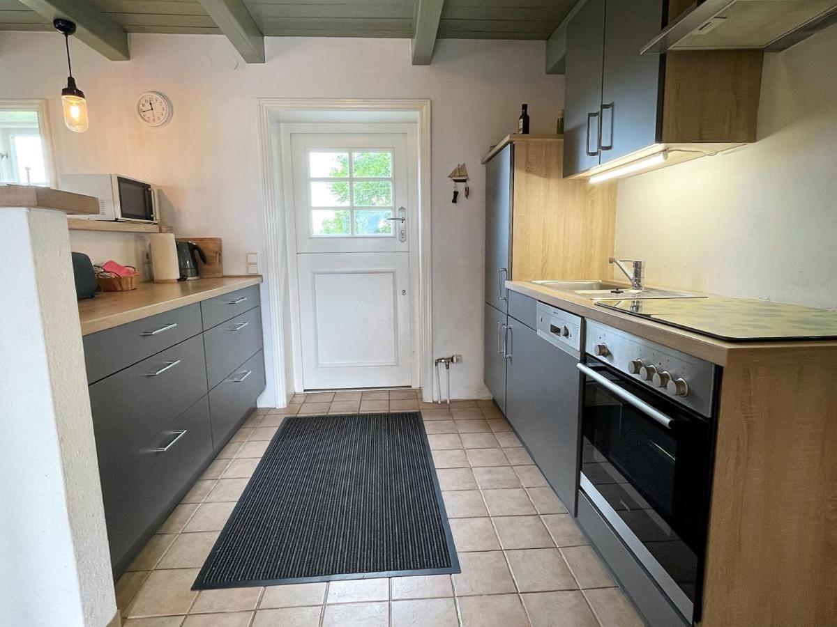 Das Puppenhaus, Reetdach, Sauna, Kamin, Eingezaeunt, Badewanne, Haustiere Willkommen Emmelsbull-Horsbull Luaran gambar