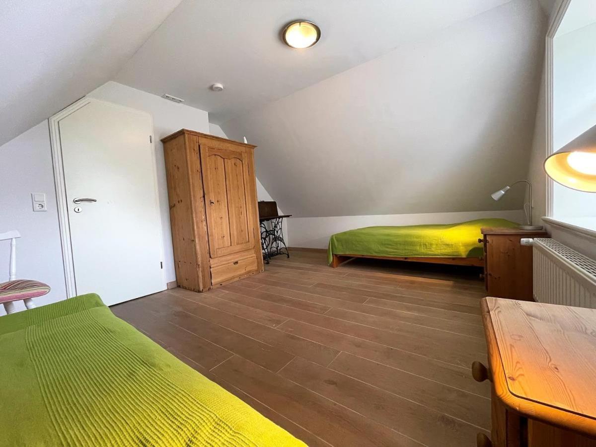 Das Puppenhaus, Reetdach, Sauna, Kamin, Eingezaeunt, Badewanne, Haustiere Willkommen Emmelsbull-Horsbull Luaran gambar