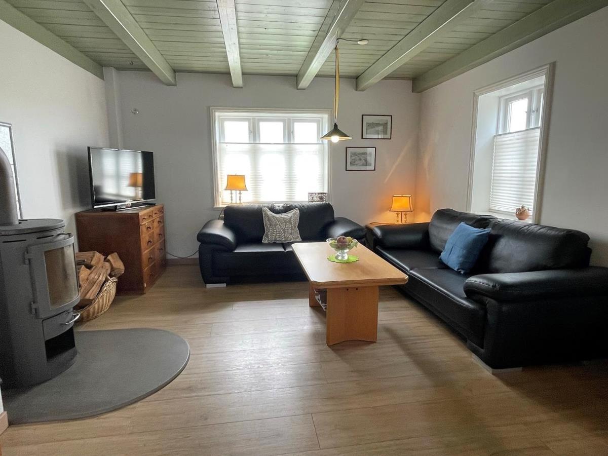 Das Puppenhaus, Reetdach, Sauna, Kamin, Eingezaeunt, Badewanne, Haustiere Willkommen Emmelsbull-Horsbull Luaran gambar